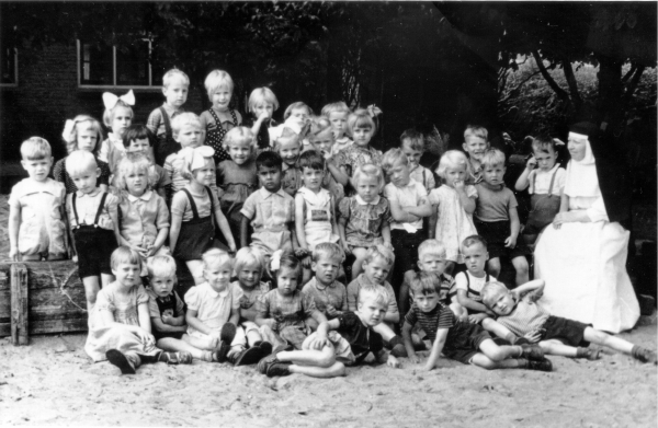 RK Kleuterschool 1954 klas 1 & 2