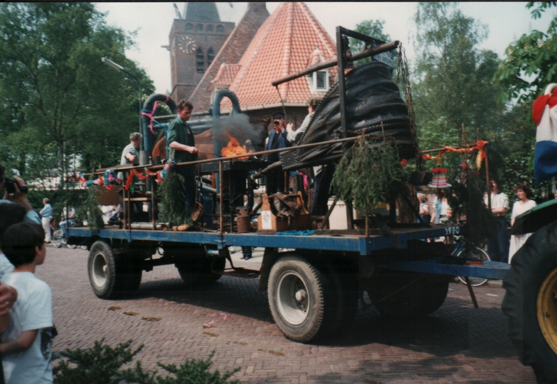 Bevrijdingsoptocht 1995 Smederij van den Bergh