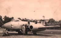 Gezin Henk Smit  bij Gloster-Meteor straaljager  1953 ?
