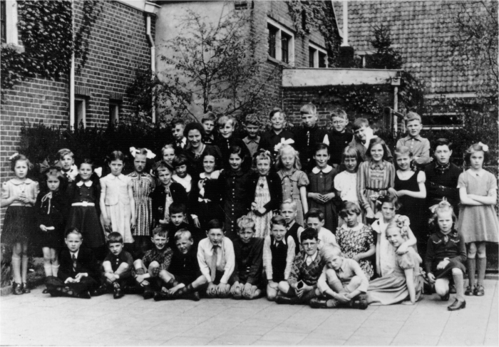 Openbare Lagere School 1940 klas 2e en 3e klas