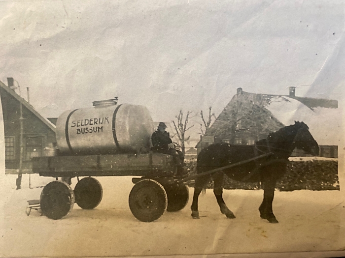 Gijs Calis Lzn. melktransport tijdens de 2e wereldoorlog.